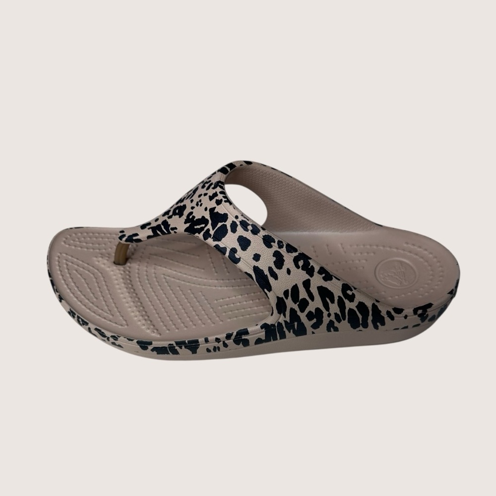 Crocs Sandals Women Sz 9 Leopard Kadee II Flip Flop Comfort Walking Animal Print - Picture 14 of 17